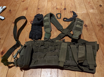 Afbeelding 2 van Plate carrier, pouches, hop up, springs, onderdelen...