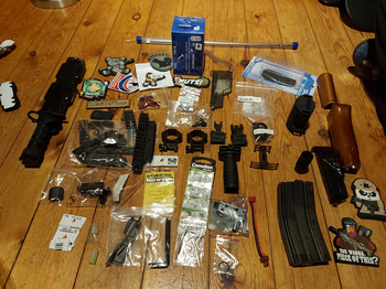 Afbeelding 3 van Plate carrier, pouches, hop up, springs, onderdelen...