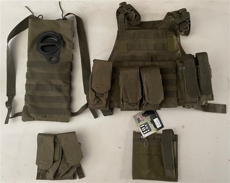 Image 1 for 101 Inc. Tactical vest met veel pouches en (losse) hydrobag