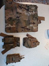 Image pour Multi camo: Pistol pouches, dump bag en walkietalkie pouch