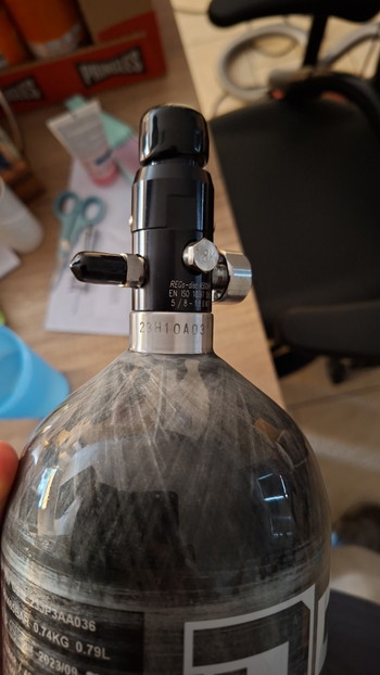 Bild 2 für Carbon tank from dominator