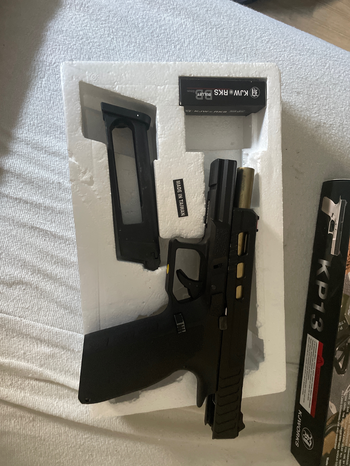 Image 2 for Kjw glock black/gold