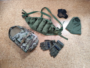 Bild für Multiple used and unused gear pieces