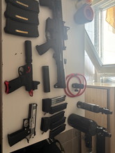 Bild für Lot complet airsoft  ARP556 v2s  AAP-01 custom  TM Hi-Capa  équipements
