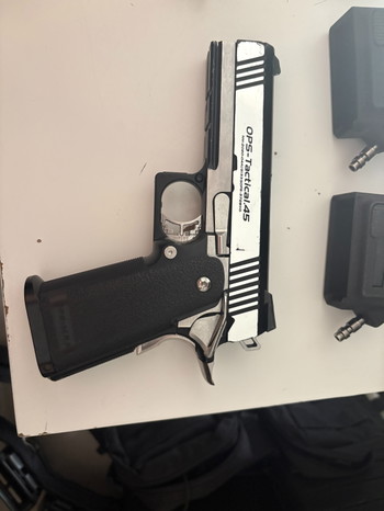 Image 4 for Lot complet airsoft  ARP556 v2s  AAP-01 custom  TM Hi-Capa  équipements