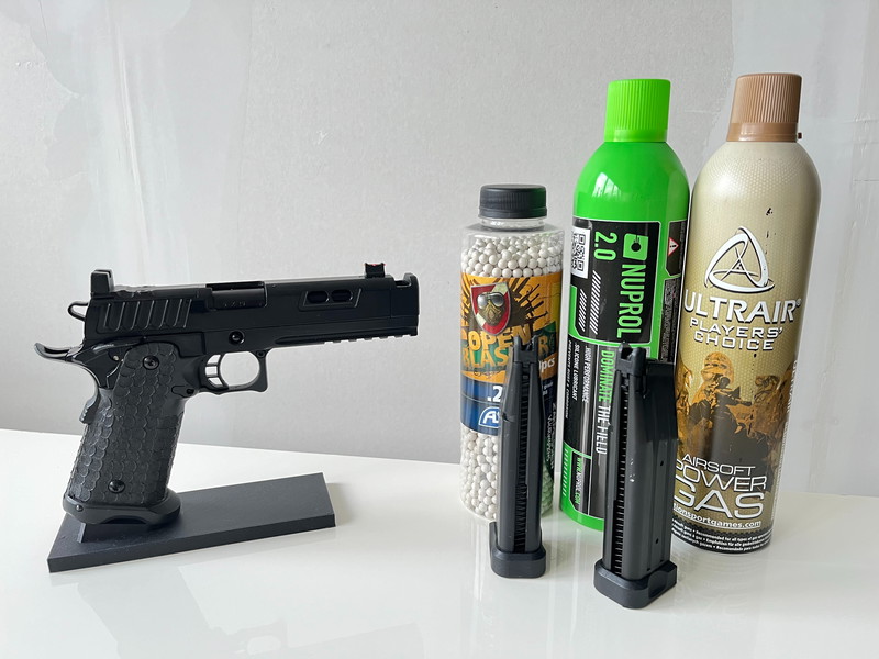 Afbeelding 1 van Nette Hi-Capa inclusief 2x magazijn, bb's en green gas