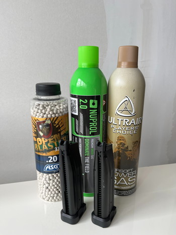 Afbeelding 4 van Nette Hi-Capa inclusief 2x magazijn, bb's en green gas