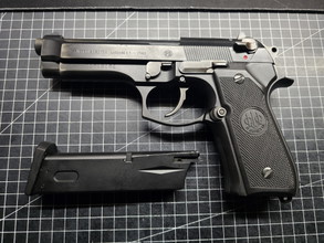 Afbeelding van Beretta 92FS "battle damaged" - Die Hard edition