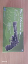 Afbeelding van Revólver Airsoft DAN WESSON 8" - CO2 full metal nuevo en su caja original + cinturon con funda original y kit balas reductoras