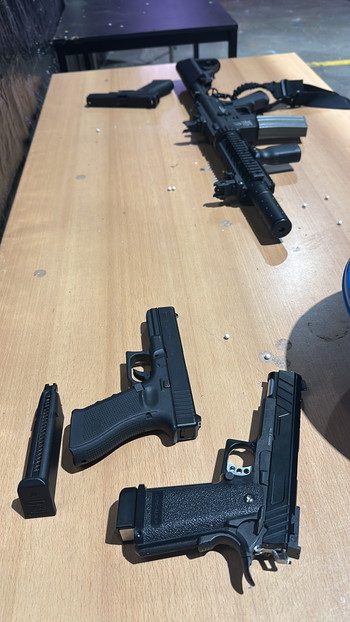 Afbeelding 4 van Tokyo Marui - Hi-Capa 5.1 Government Model + 3 magazijnen