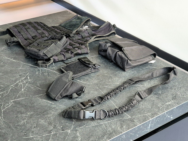 Image 1 pour Invader Gear | Chestrig + pouches + mask + sling