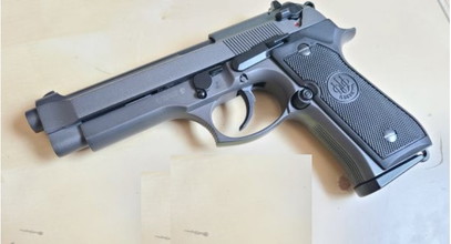Imagen para M9 Pistole Grey with original Beretta Grips GBB Full Metall M92A1