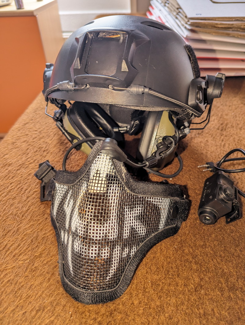 Image 1 for Earmor M32H + PTT + Helm en Facemask