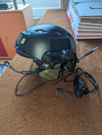 Afbeelding 2 van Earmor M32H + PTT + Helm en Facemask