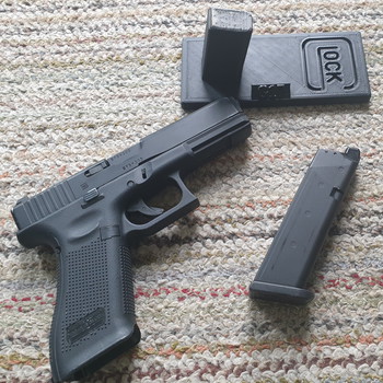 Afbeelding 2 van GLOCK 17 GEN5 | GBB | UMAREX + ORIGINELE  G17  GLOCK STAANDER