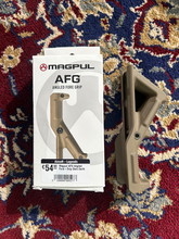Imagen para Magpul Angled Foregrip Flat Dark Earth