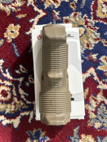 Imagen 2 de Magpul Angled Foregrip Flat Dark Earth