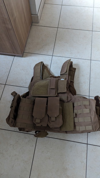Image 2 pour Verschillende plate carriers,broeken,puches enz.