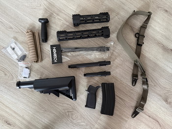 Image 3 for NEW: Ares Amoeba M4 AEG + Scope, Sling, Display Stand  & MEER!