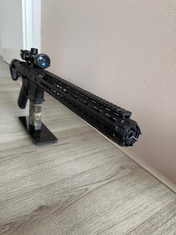 Image 5 for NEW: Ares Amoeba M4 AEG + Scope, Sling, Display Stand  & MEER!