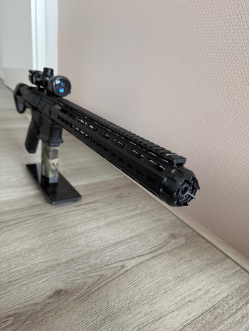 Imagen 5 de NIEUW: Ares Amoeba M4 AEG + Scope, Sling, Display Stand  & MEER!