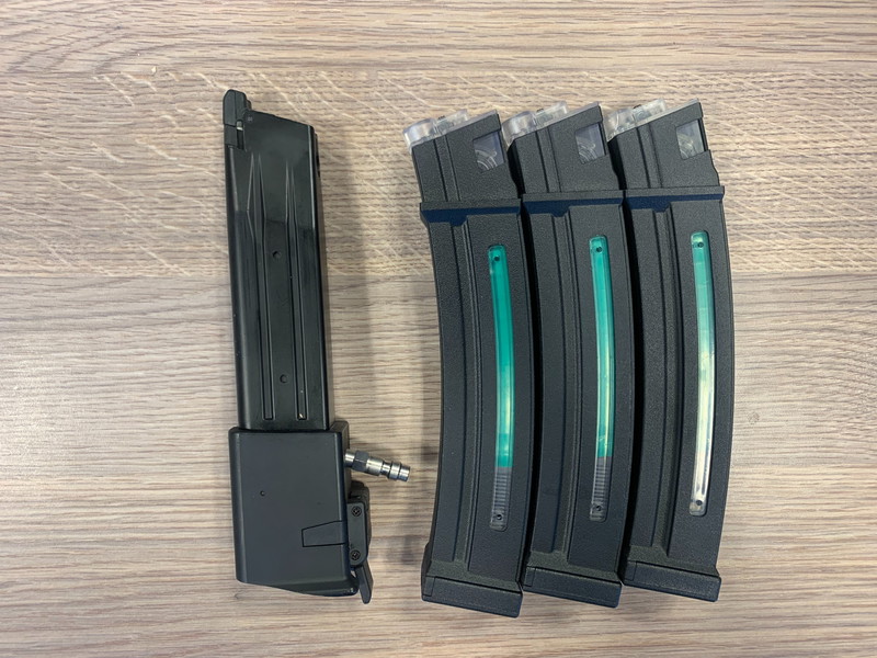 Afbeelding 1 van novritsch hi capa mp5 adapter met 3 mags