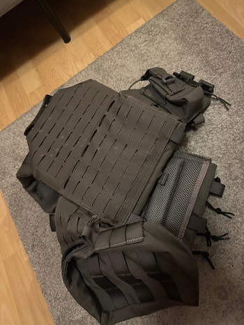 Bild 2 für Wolf grey Invader gear kleding pouches en plate carrier