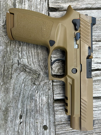 Imagen 4 de SIG AIR Proforce Sig Sauer P320 M17 CO2 and green gas mags, with case and holster