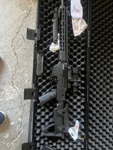 Imagen para VorskVMP-2MD - Black Met npas noemen en een bipod en 4x acog scope