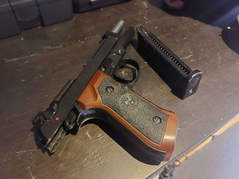 Image 2 pour FR-EN Samurai Edge M92 WE (Next Gen with Full auto) Gaz + Magazines, Holster and Box