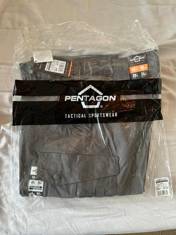 Imagen 2 de Pentagon Tactical Ranger 2.0 Pants in Wolf Grey maat 48, inseam 34 inch