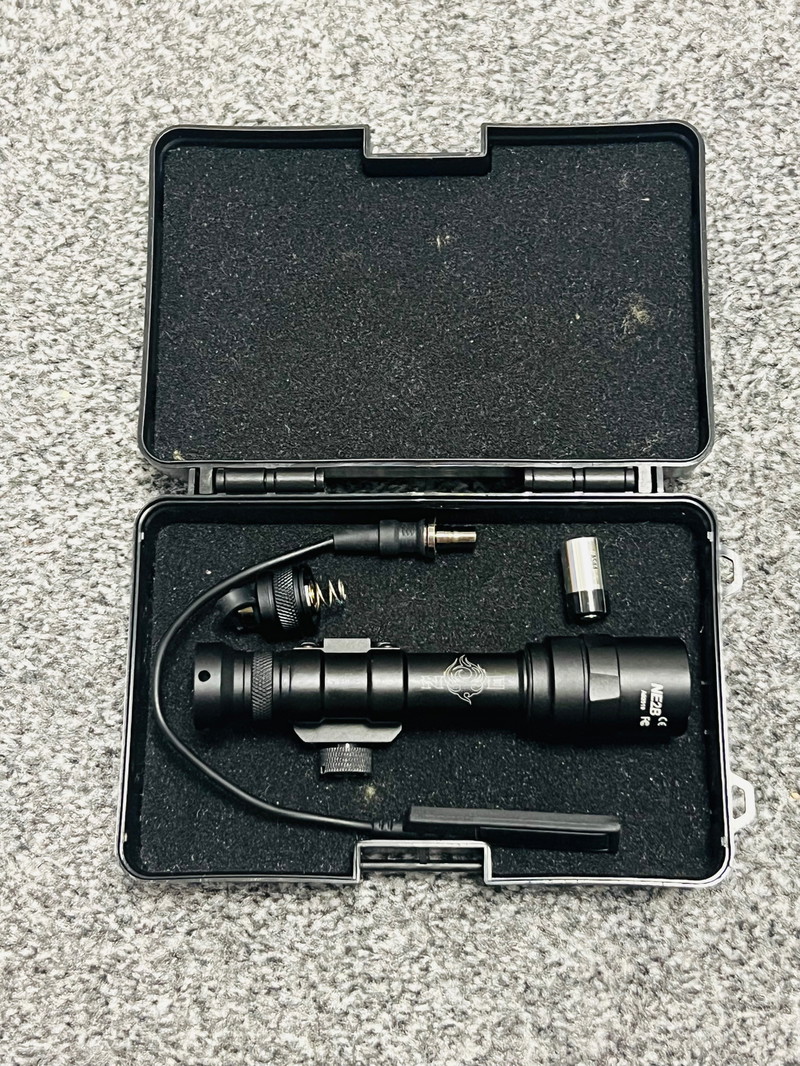 Imagen 1 de Night Evolution M600U Taktische LED-Soft-Lampe, 450 lm, militärisches Licht