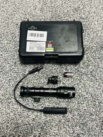 Imagen 2 de Night Evolution M600U Taktische LED-Soft-Lampe, 450 lm, militärisches Licht