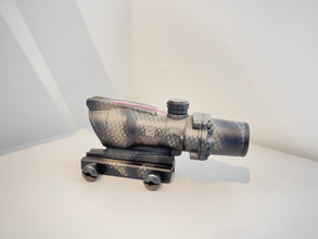 Afbeelding van ACOG met camo painting