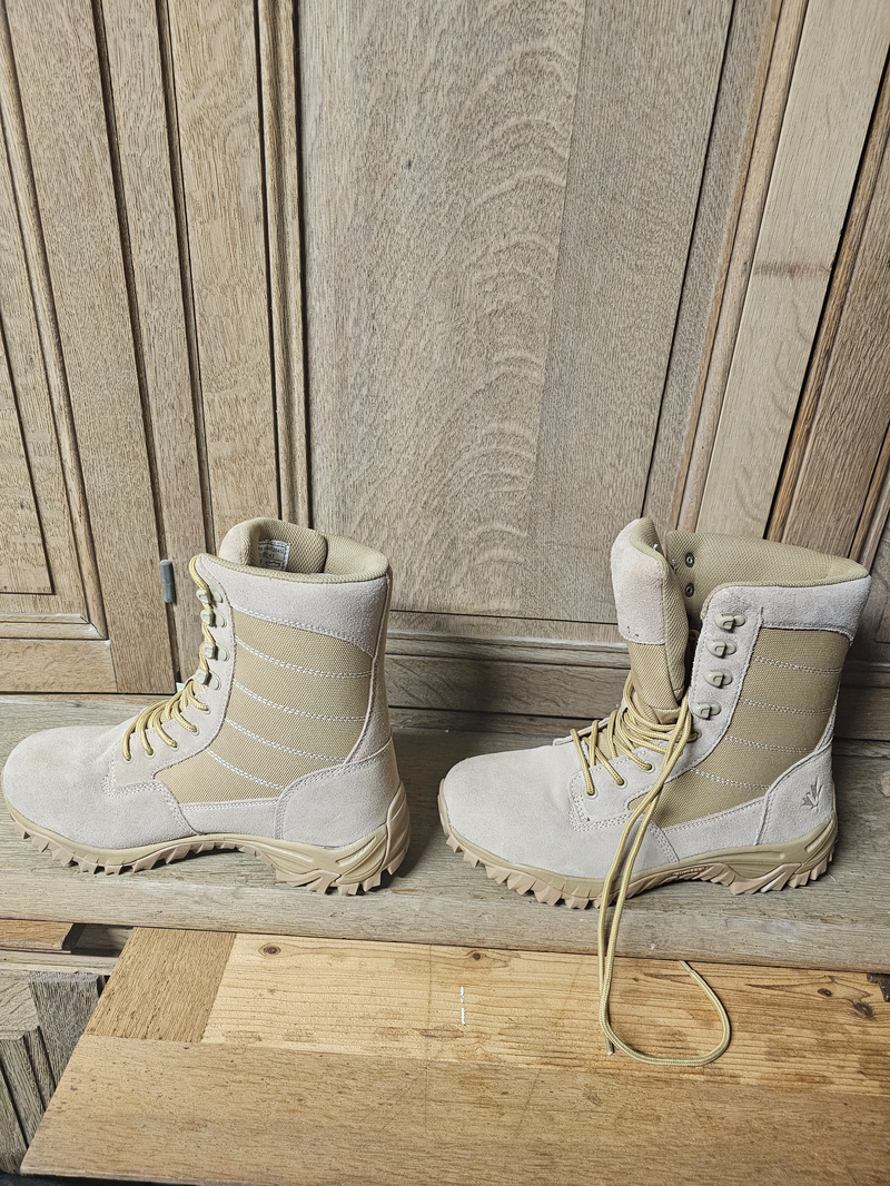 Image 1 for LIGHTWEIGHT MILITARY BOOTS WITH QUICK LANCING SYSTEM  - maat 42