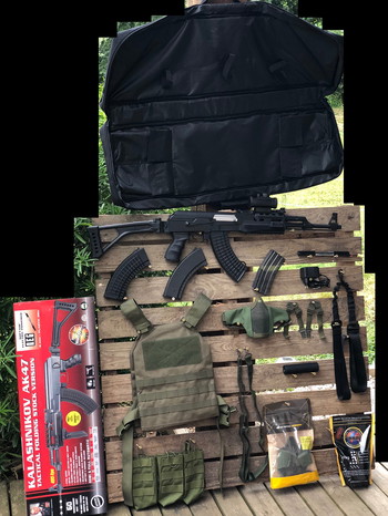 Image 3 pour Réplique + tous les accessoires sur la photo