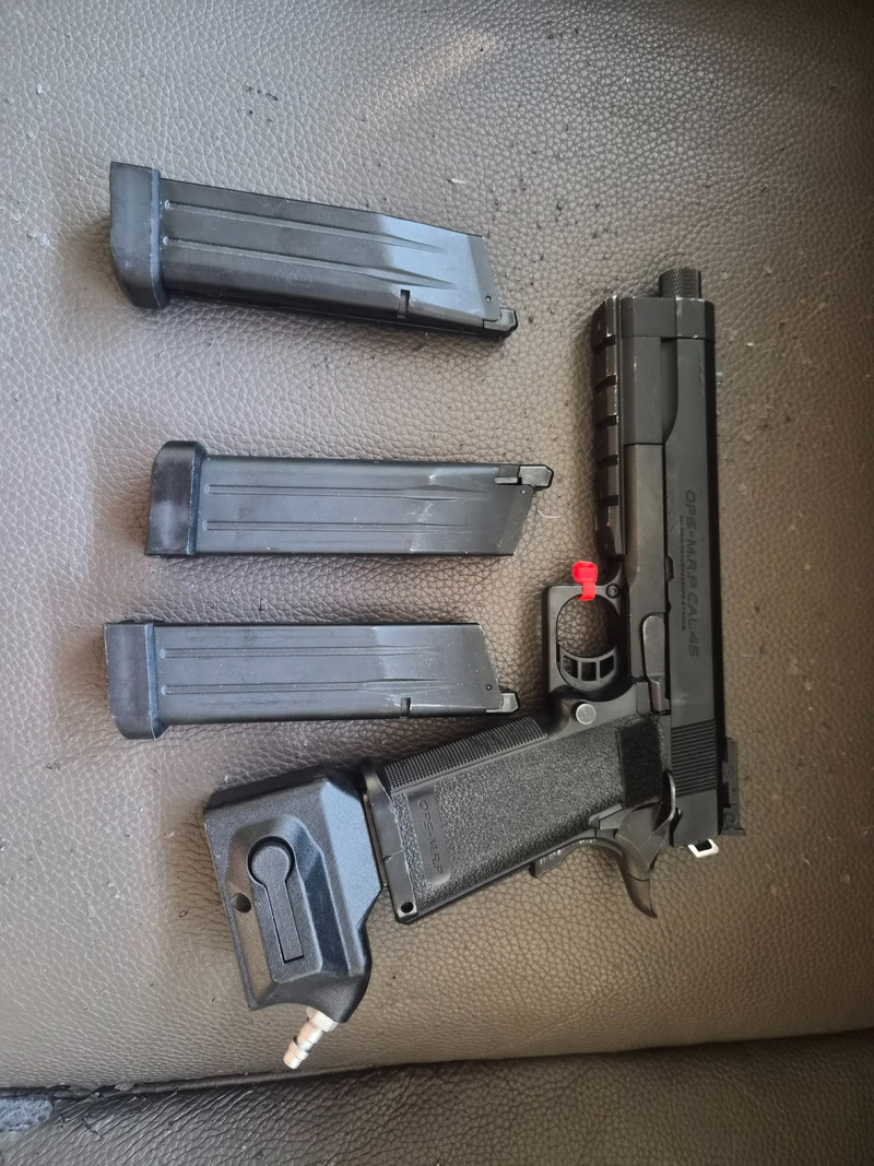 Image 1 for diverse replica's