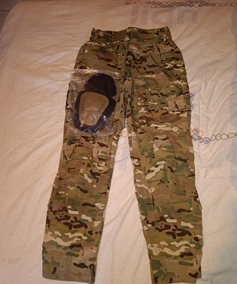 Bild 1 für Multicam broek maat S-M (32) + kneepads