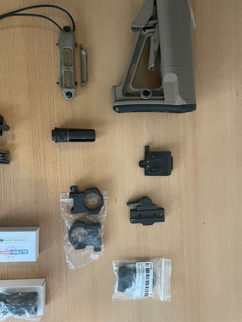 Imagen 3 de Rail, stock, switch, sights, mounts, flash hider, scope rings