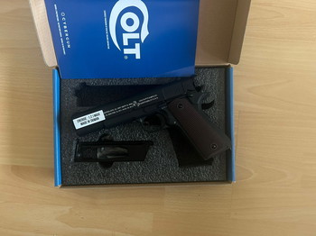 Afbeelding 3 van cybergun 1911a1 nieuw in doos