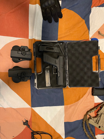 Afbeelding 3 van M4 c8 replica +glock17 repl. +tas +koffer