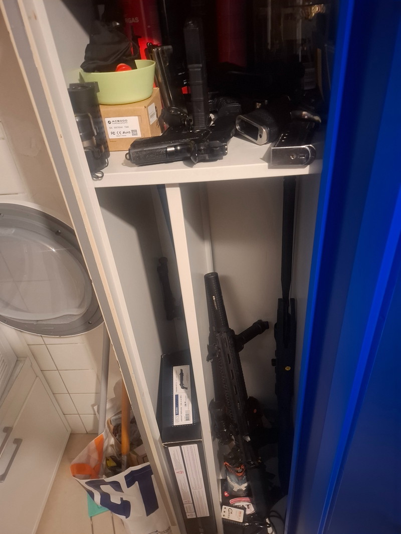 Afbeelding 1 van Verzameling moet weg