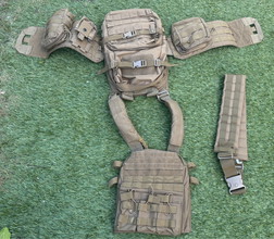 Afbeelding van 101inc chest vest en battle belt in de kleur TAN
