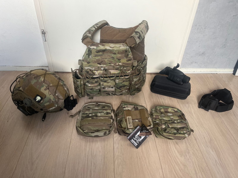 Afbeelding 1 van Warrior Assault Systems DCS Plate Carrier Multicam + Helm + Night Vision (complete set)