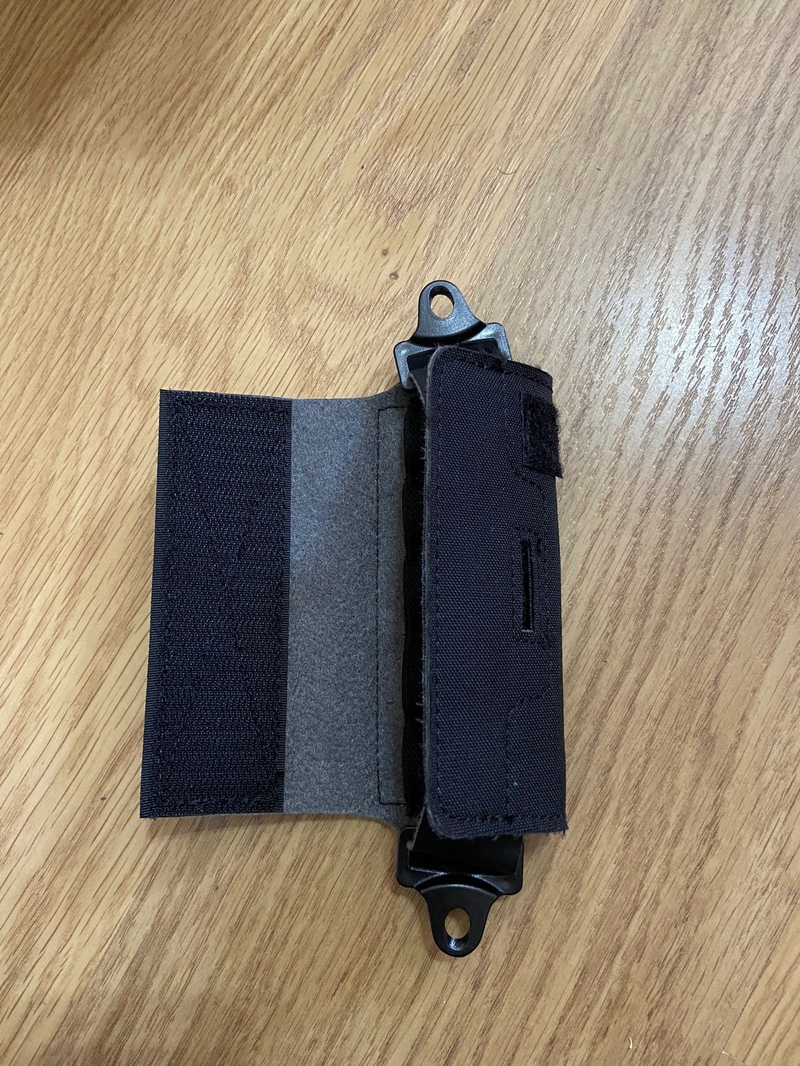 Bild 1 für FMA fast helmet counter weight pouch zwart (zonder gewichtjes)