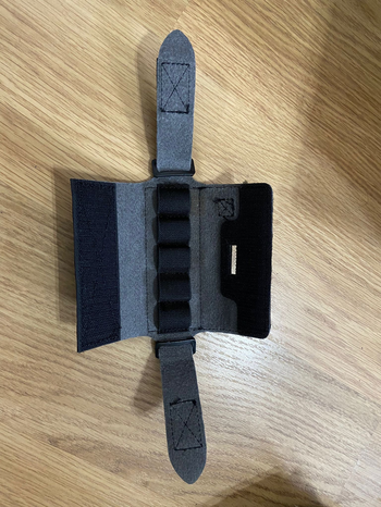 Bild 2 für FMA fast helmet counter weight pouch zwart (zonder gewichtjes)