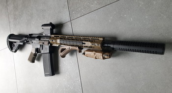 Afbeelding 2 van RRA LAR 15 met red dot en silencer