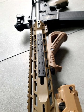 Afbeelding 3 van RRA LAR 15 met red dot en silencer