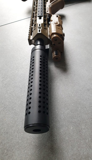 Afbeelding 6 van RRA LAR 15 met red dot en silencer