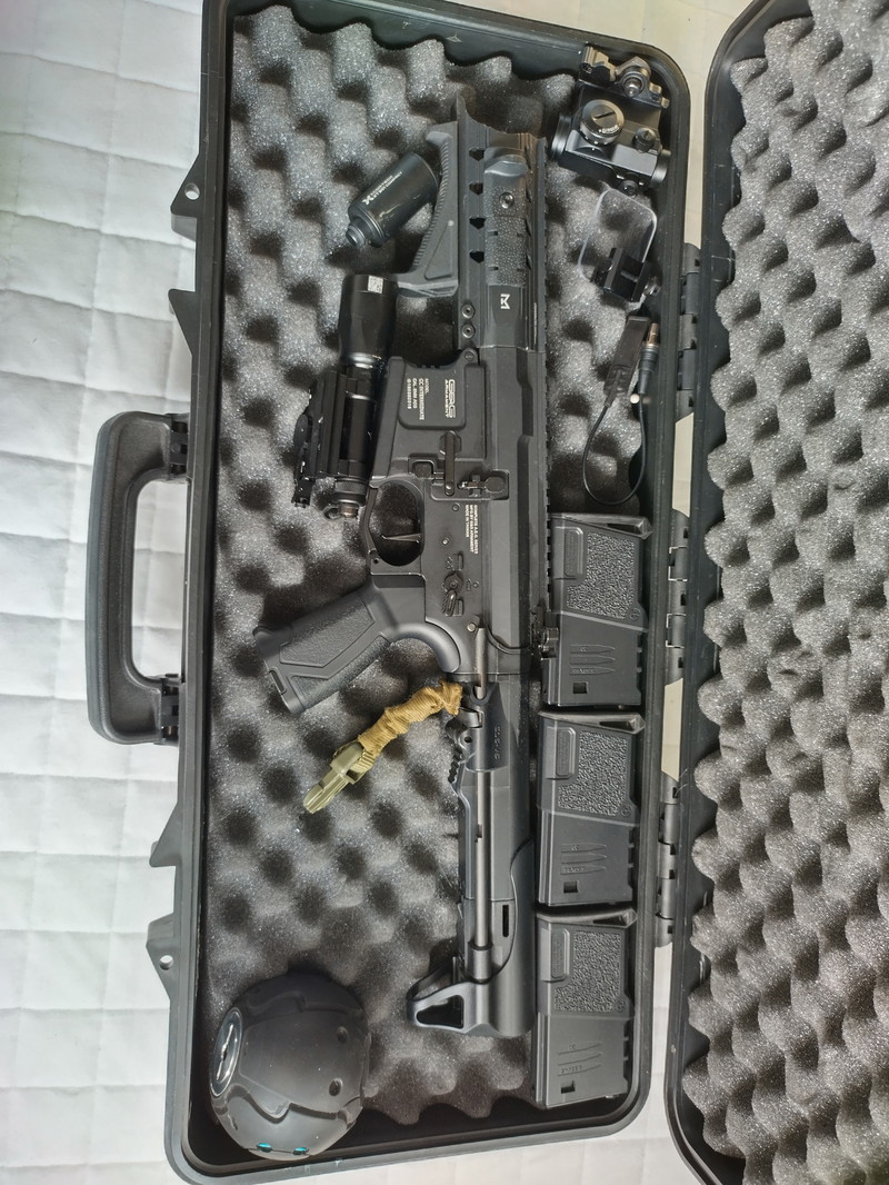 Image 1 for Einde hobby: 2 aanvalsgeweren, sidearm en granaten